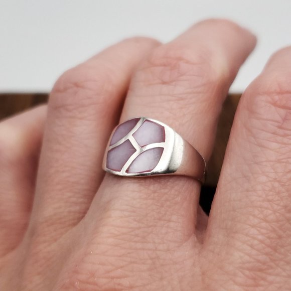 Size 8.25 925 Sterling Silver Section Pink Shell Cute Ring - Picture 3 of 8